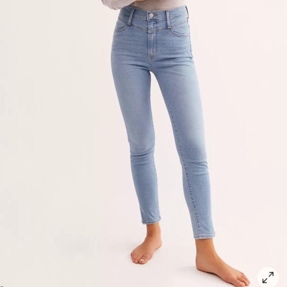 Levi’s Mile High Booty Jean